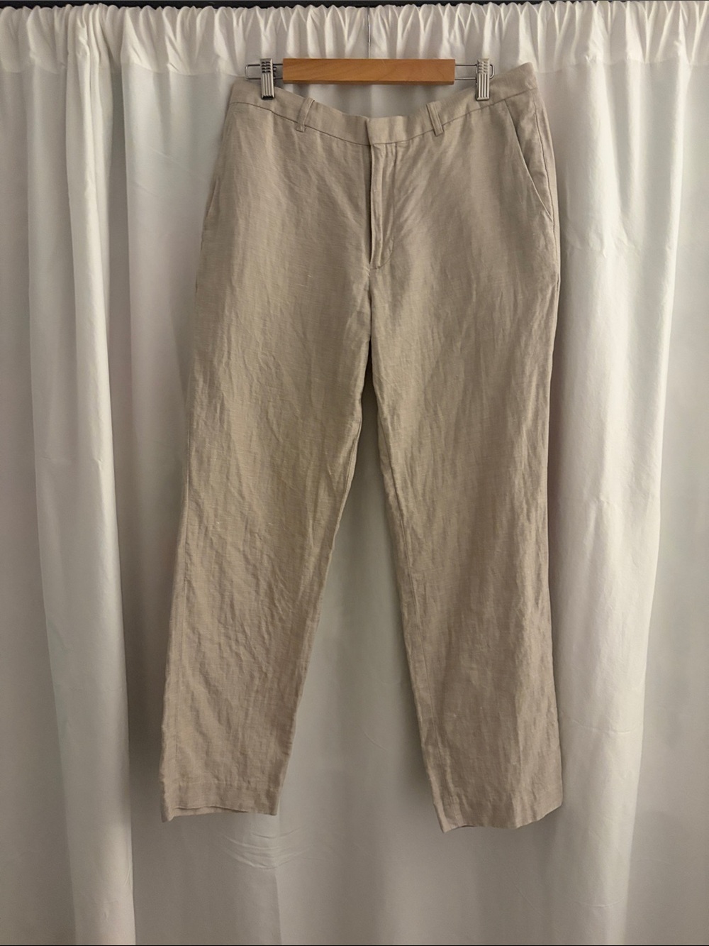Men’s linen pants.